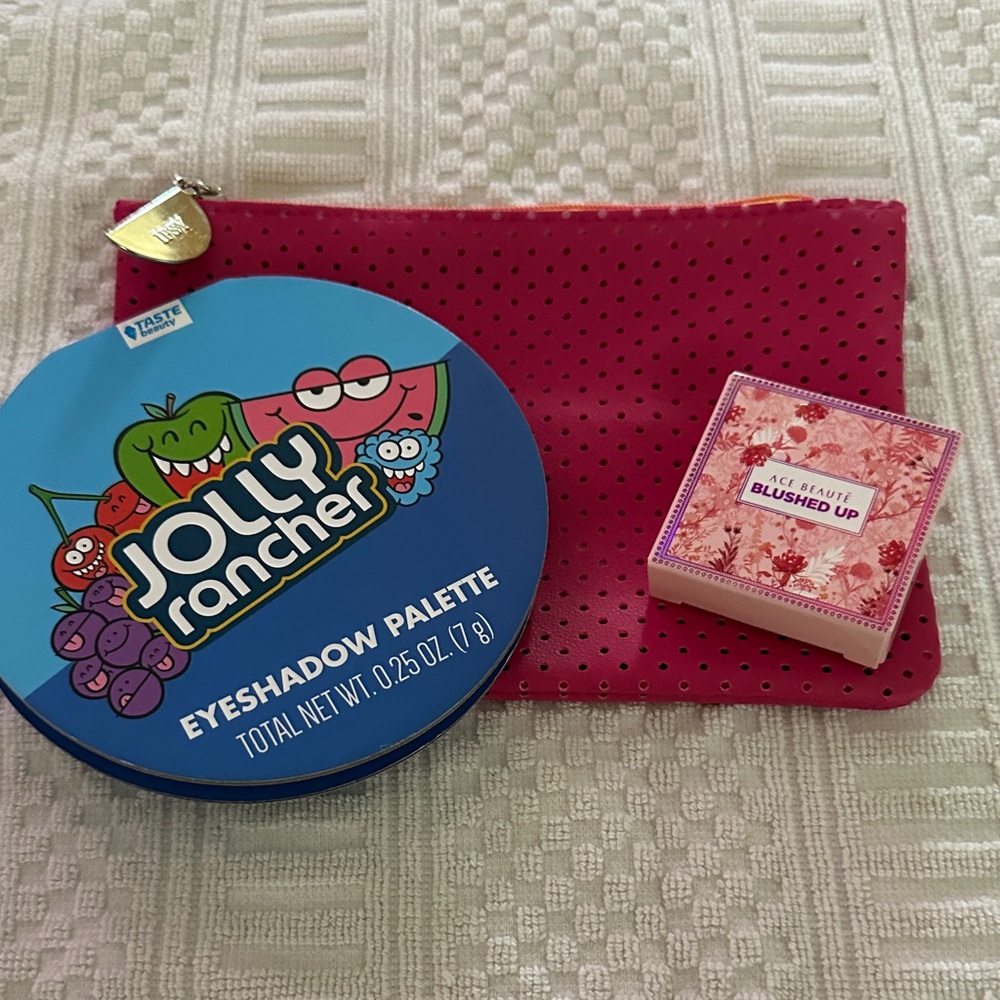 Ace Beaute Vibrant Eyeshadow Palette with Pink Pouch
